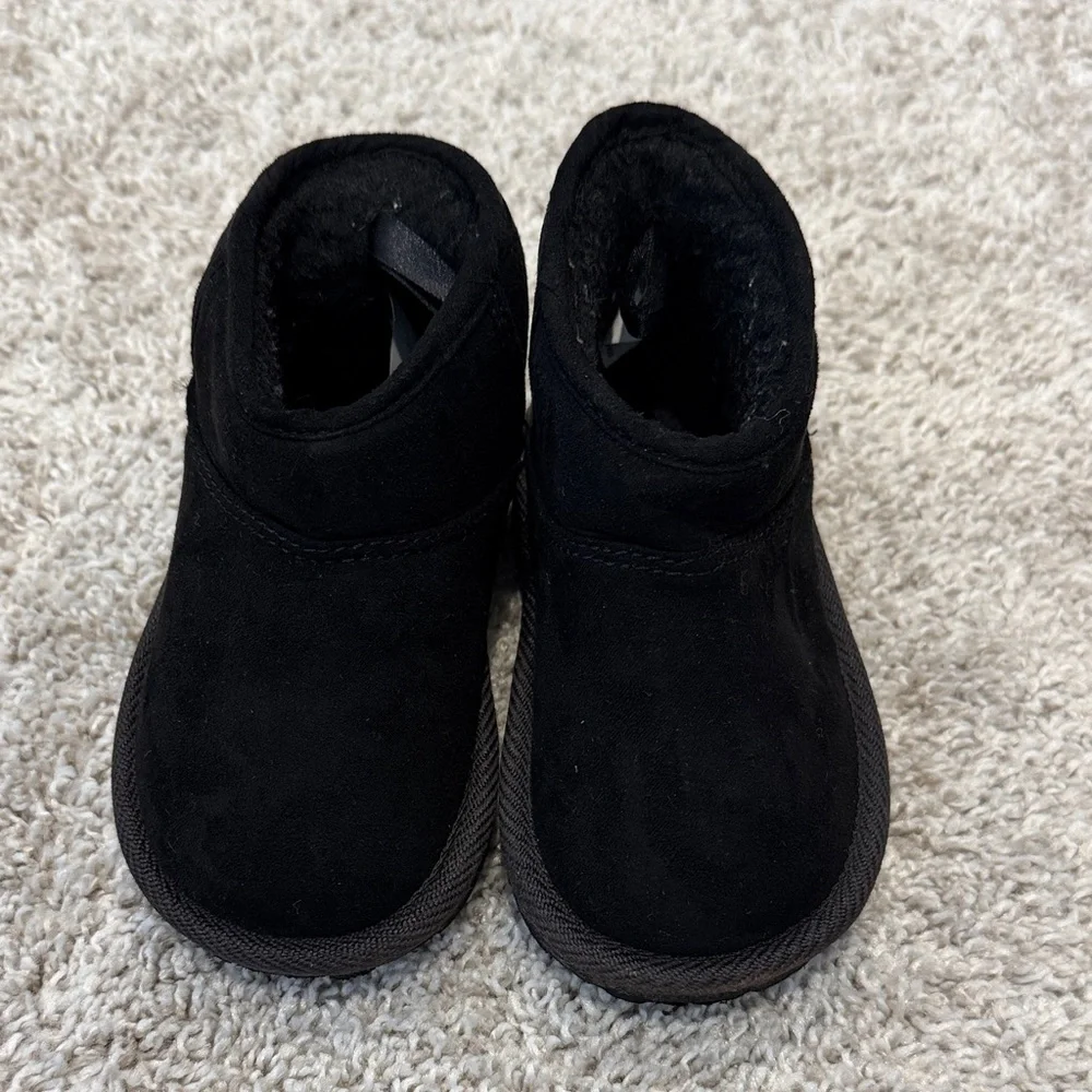 GAP Suede-Look Cozy Winter Boots